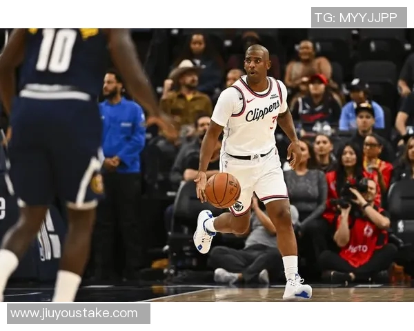 保罗适应快船角色变化努力实现生活与篮球的完美平衡