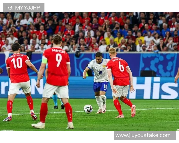 失去绝佳机会戴维精准直塞助攻孔塞桑单刀射门被门将神勇扑出