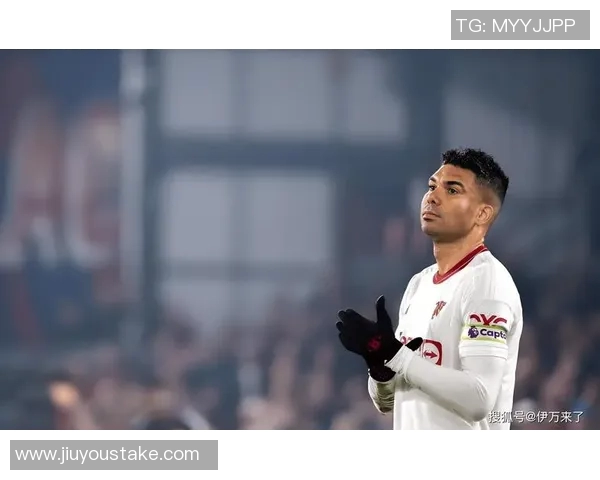 卡塞米罗遭遇撞击后主动请缨下场33岁仍难以替代的他何去何从