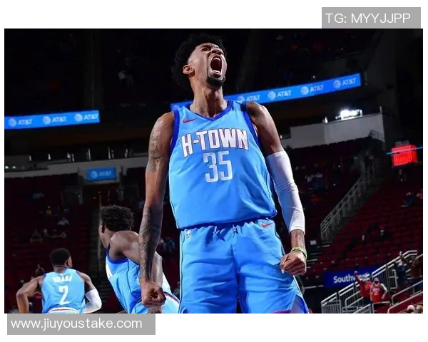 德里克怀特状态起伏16投6中三分球表现不佳但仍贡献16分5助攻2盖帽