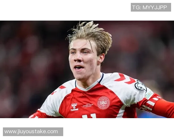 曼联连胜五场蓄发哥庆祝一周年晒视频展现不剪发的决心