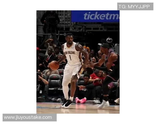 鲍威尔上半场表现稳定6投3中三分球命中率高达66贡献11分2篮板3助攻 鲍威尔上半场表现稳定6投3中三分球命中率高达66贡献11分2篮板3助攻